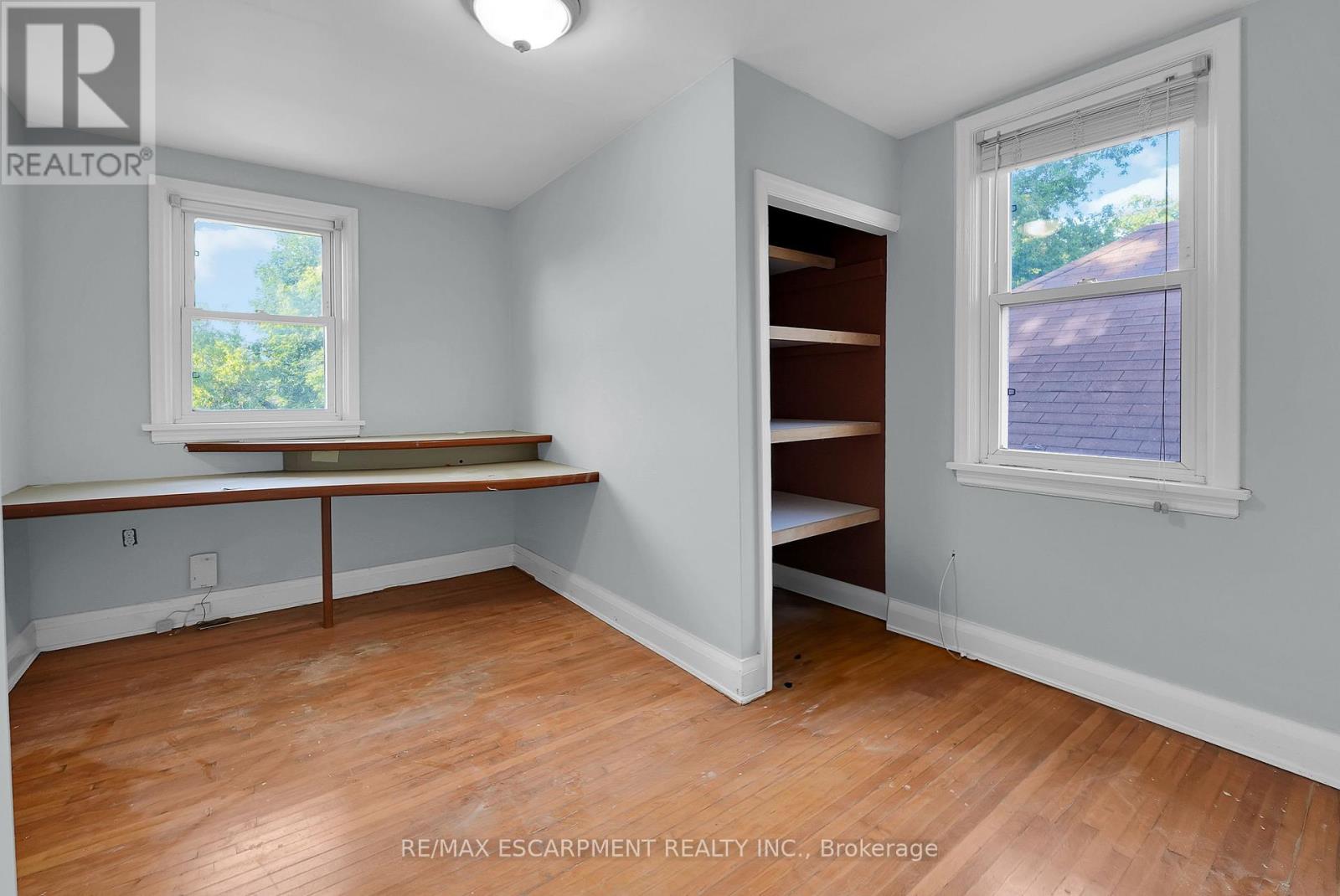 9 Arlington Avenue, St. Catharines, Ontario  L2P 3A3 - Photo 14 - X12457251