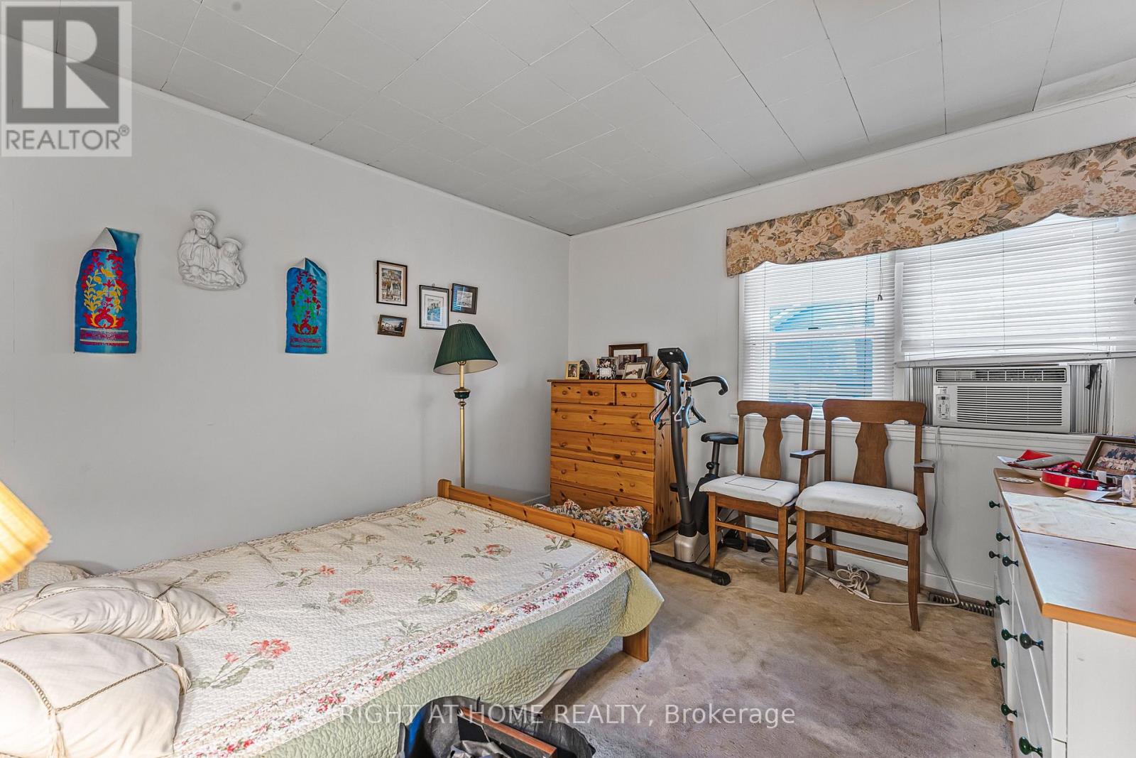 16 Wyckliffe Avenue, Niagara-On-The-Lake, Ontario  L0S 1T0 - Photo 10 - X12457261