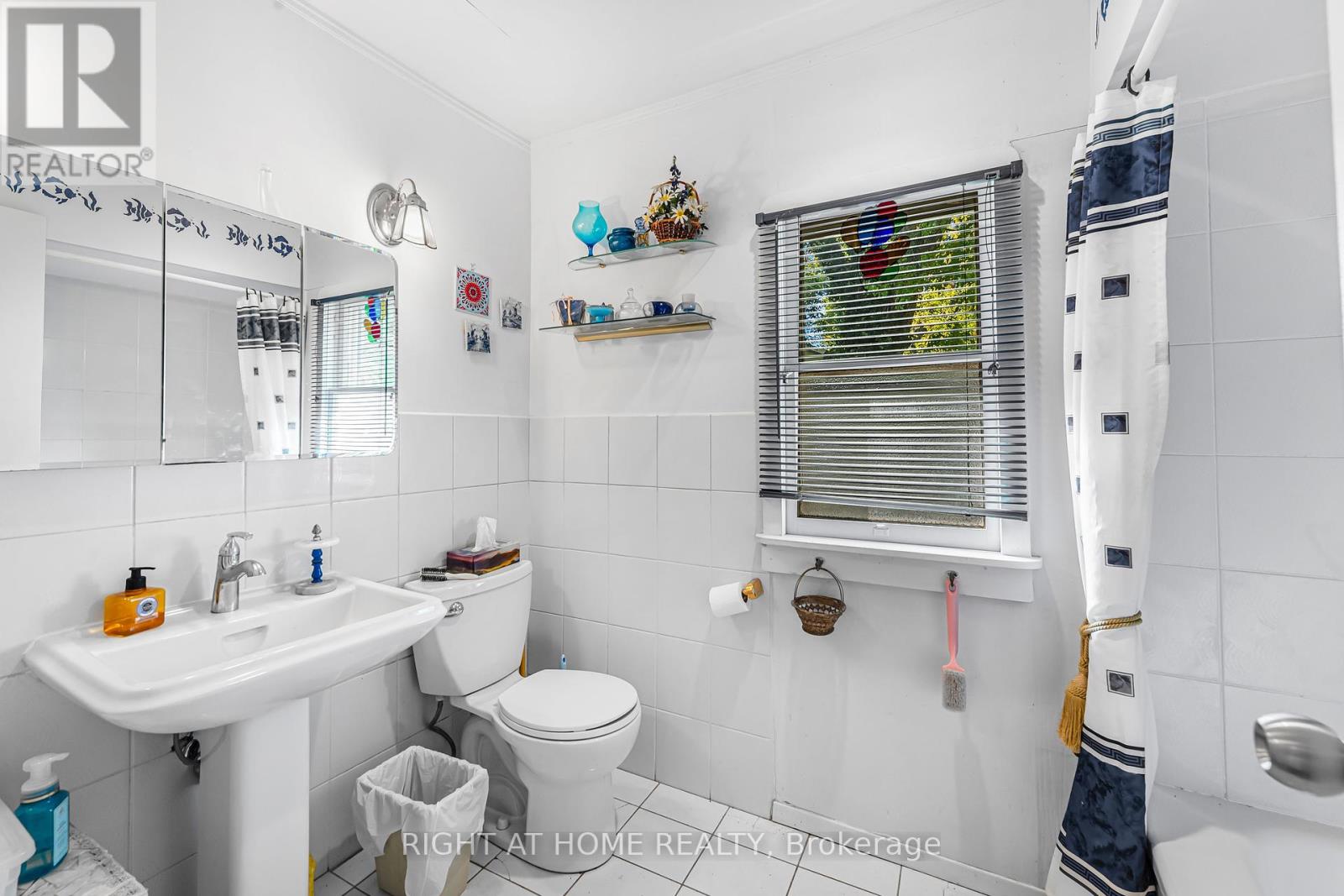 16 Wyckliffe Avenue, Niagara-On-The-Lake, Ontario  L0S 1T0 - Photo 13 - X12457261