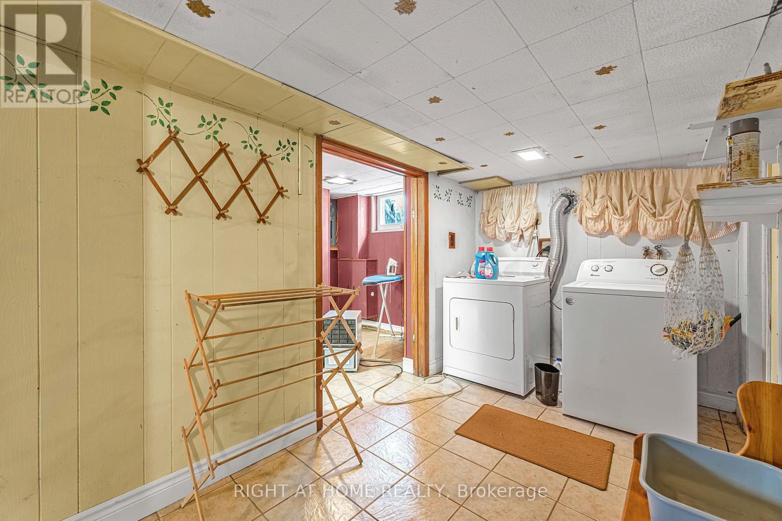 16 Wyckliffe Avenue, Niagara-On-The-Lake, Ontario  L0S 1T0 - Photo 14 - X12457261