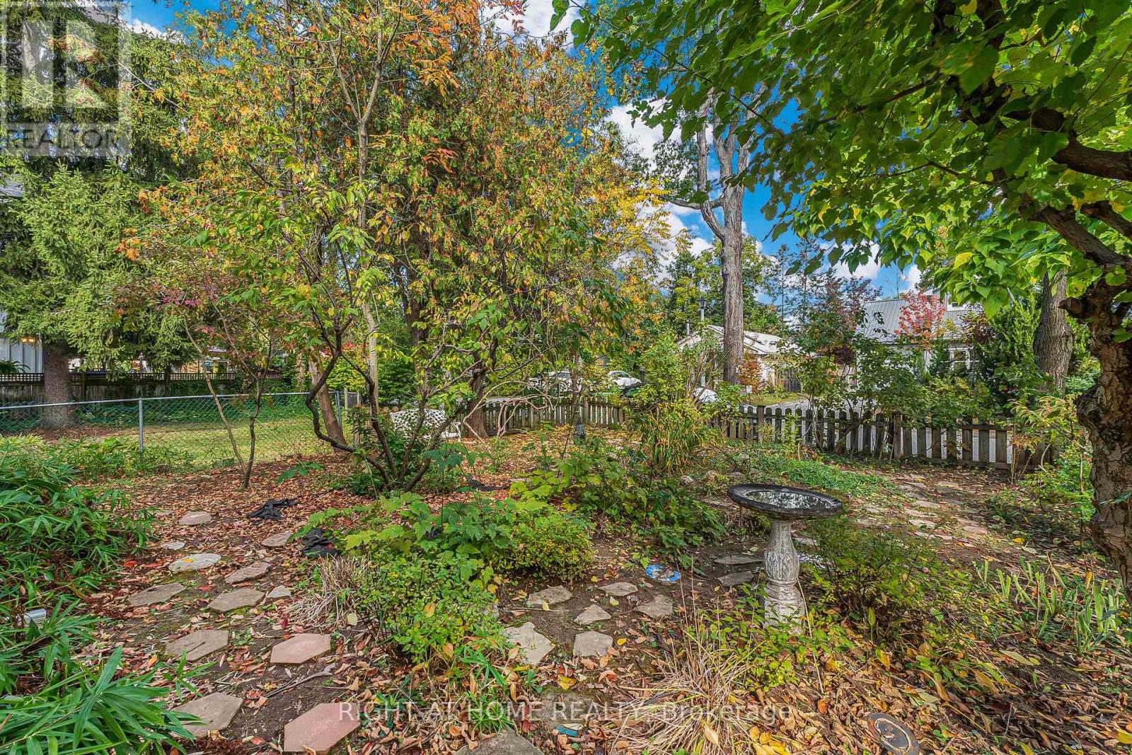 16 Wyckliffe Avenue, Niagara-On-The-Lake, Ontario  L0S 1T0 - Photo 22 - X12457261
