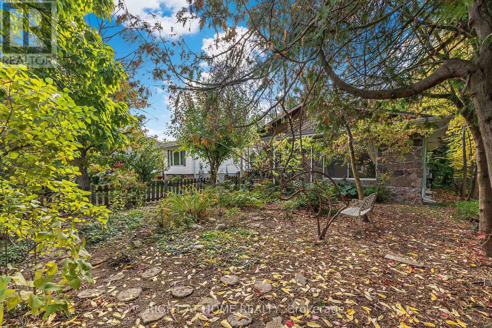 16 Wyckliffe Avenue, Niagara-On-The-Lake, Ontario  L0S 1T0 - Photo 23 - X12457261