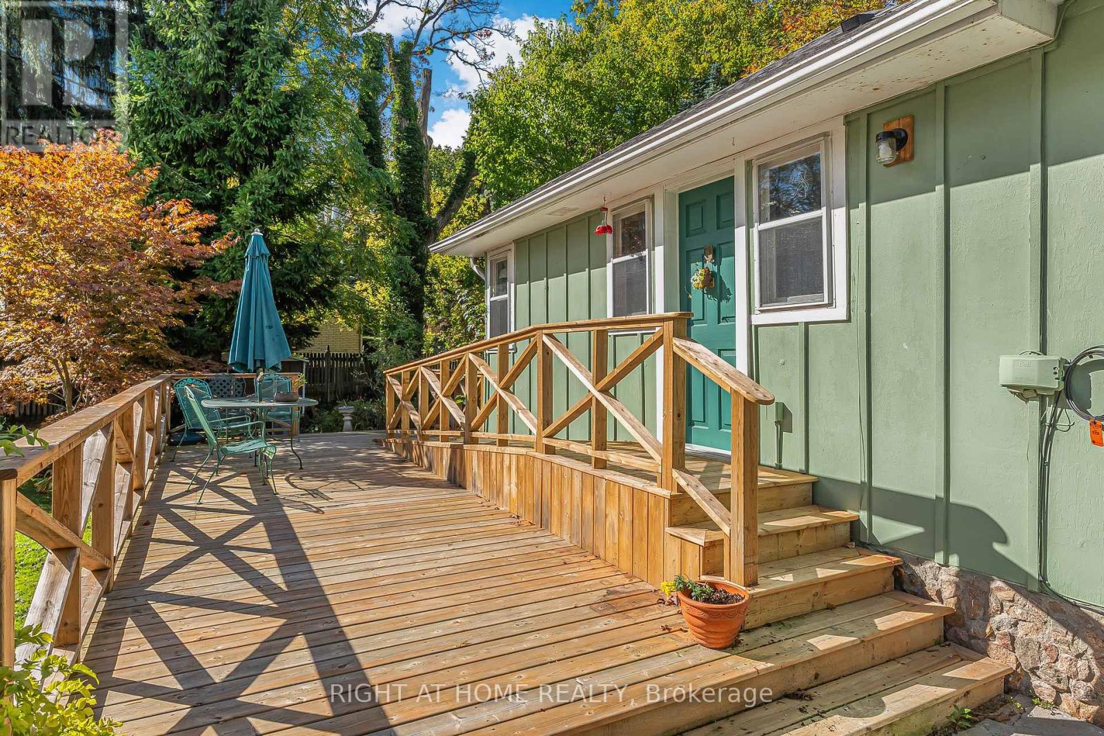 16 Wyckliffe Avenue, Niagara-On-The-Lake, Ontario  L0S 1T0 - Photo 3 - X12457261