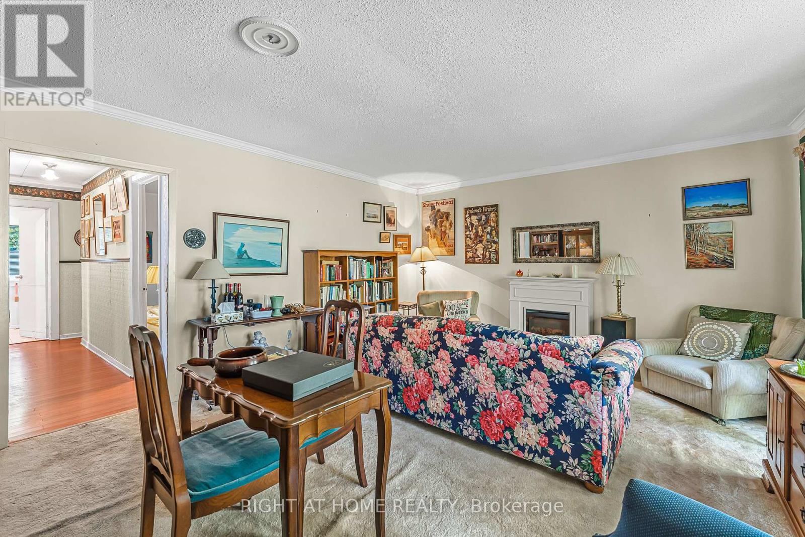 16 Wyckliffe Avenue, Niagara-On-The-Lake, Ontario  L0S 1T0 - Photo 7 - X12457261