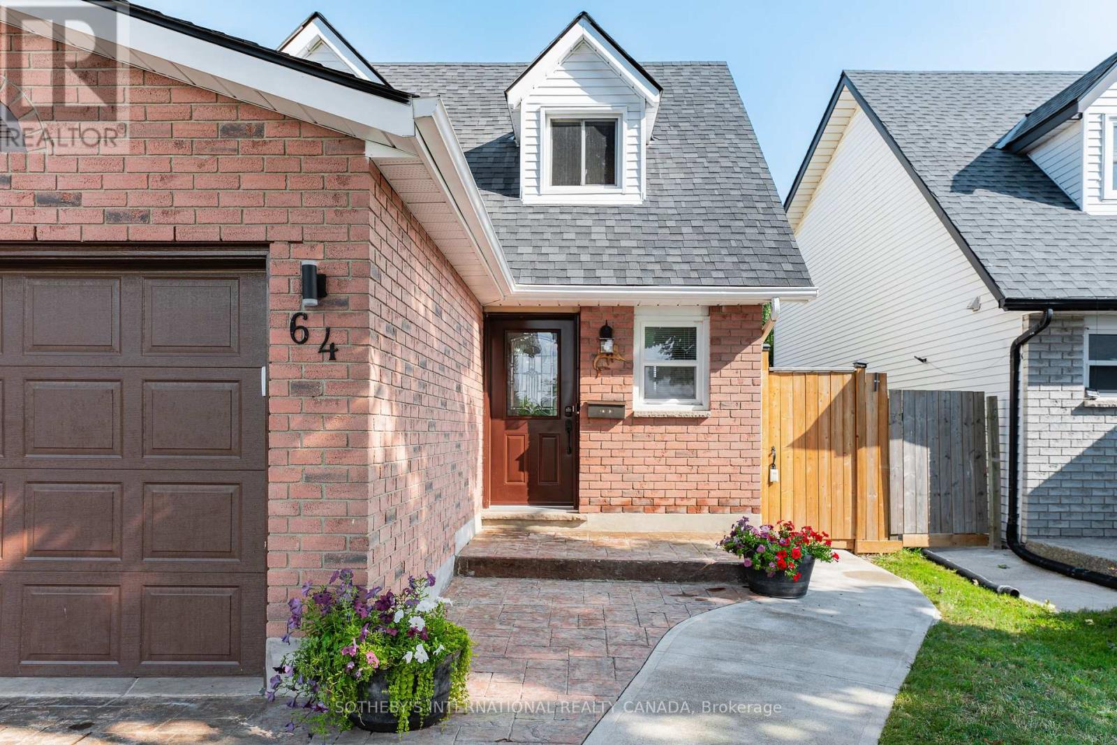 64 Glenbrook Crescent, Cambridge, Ontario  N1R 7Z2 - Photo 2 - X12457277