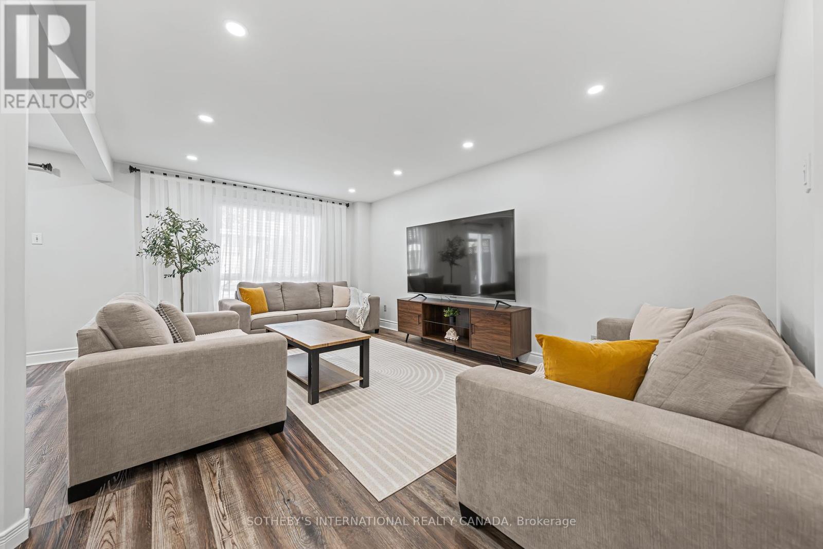64 Glenbrook Crescent, Cambridge, Ontario  N1R 7Z2 - Photo 5 - X12457277