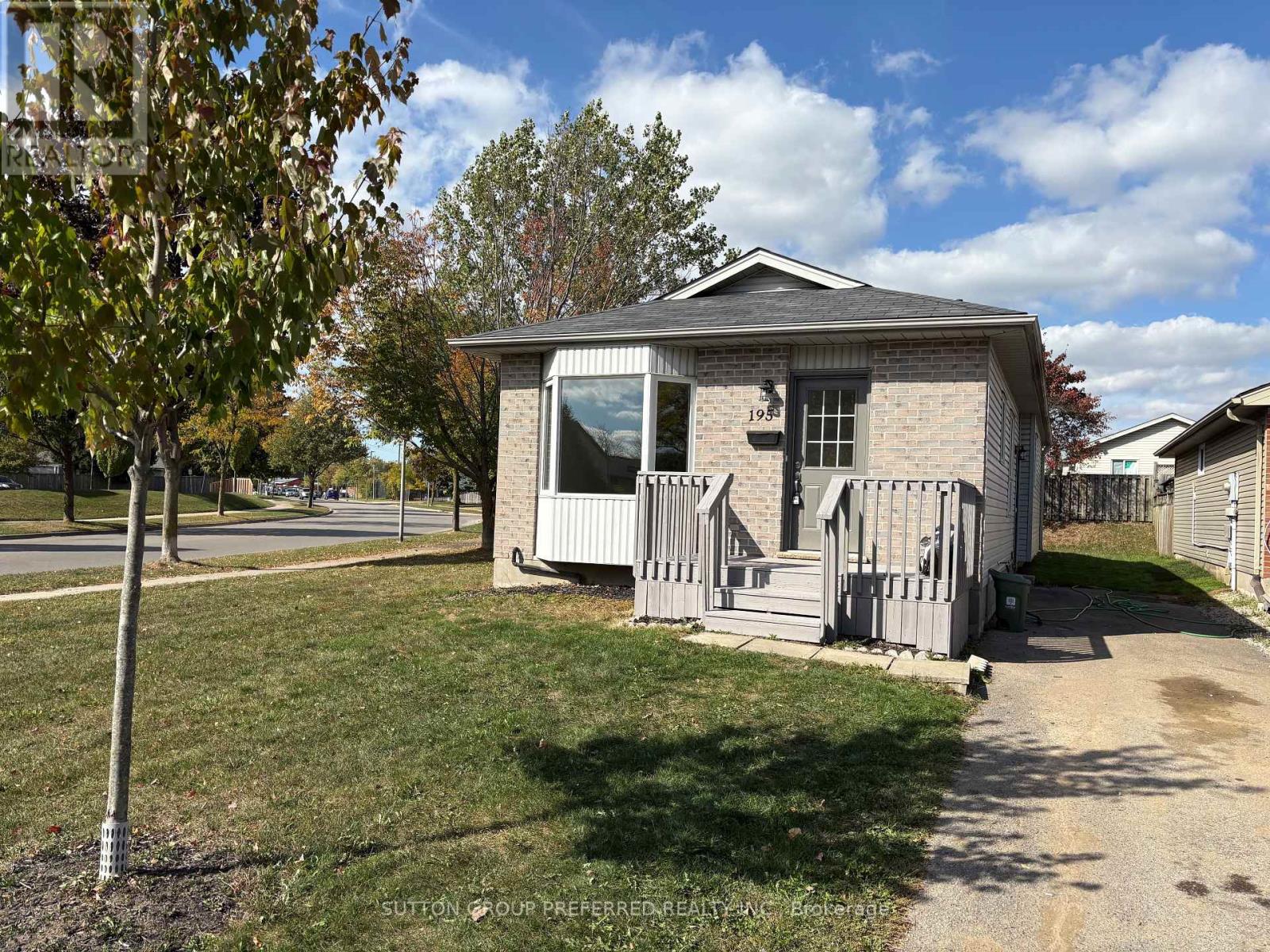 195 Simpson Crescent, London East, Ontario  N5V 5E1 - Photo 1 - X12457328