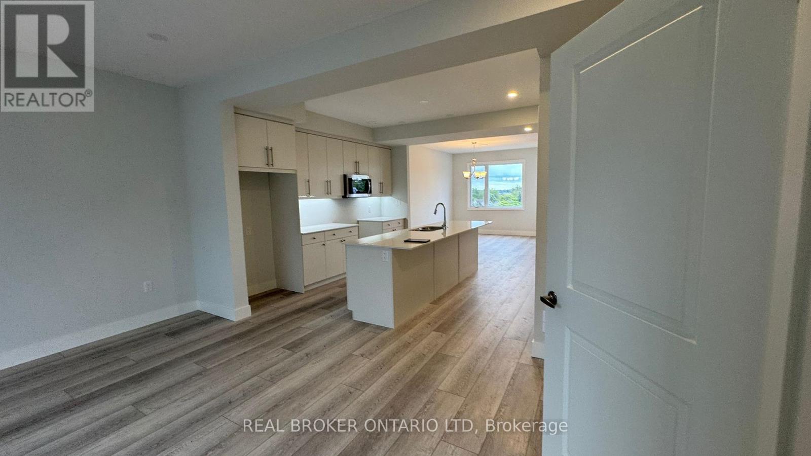 44 - 925 Deveron Crescent, London South, Ontario  N5Z 5A4 - Photo 3 - X12457426