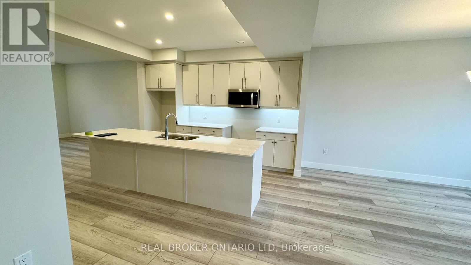 44 - 925 Deveron Crescent, London South, Ontario  N5Z 5A4 - Photo 4 - X12457426