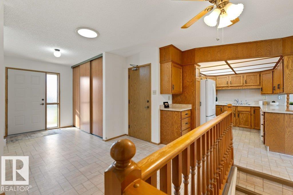 10646 153 Av Nw, Edmonton, Alberta  T5X 5R8 - Photo 2 - E4461728