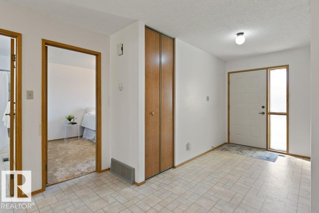 10646 153 Av Nw, Edmonton, Alberta  T5X 5R8 - Photo 3 - E4461728