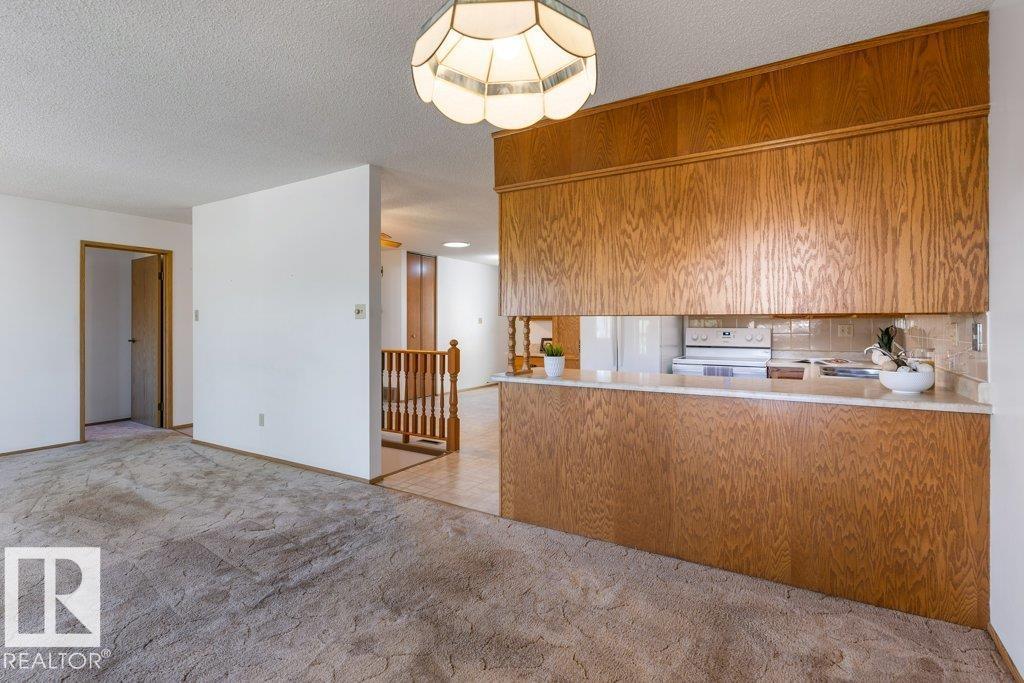 10646 153 Av Nw, Edmonton, Alberta  T5X 5R8 - Photo 9 - E4461728