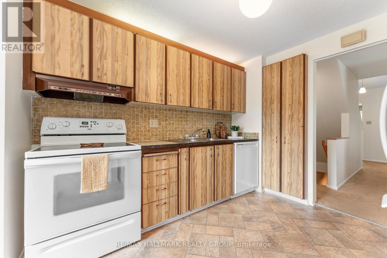 1075 Avignon Court, Ottawa, Ontario  K1C 2N4 - Photo 13 - X12457307