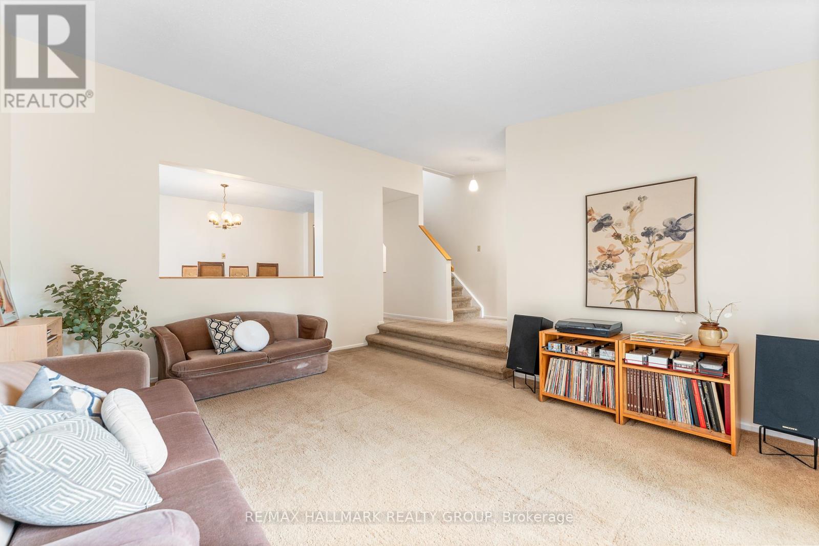 1075 Avignon Court, Ottawa, Ontario  K1C 2N4 - Photo 7 - X12457307