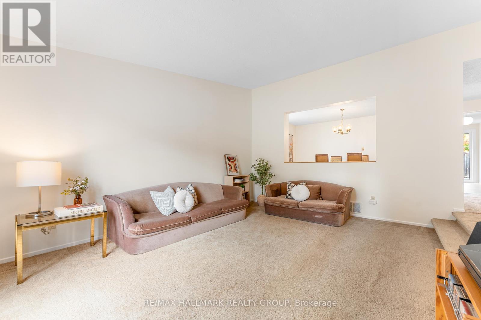 1075 Avignon Court, Ottawa, Ontario  K1C 2N4 - Photo 8 - X12457307