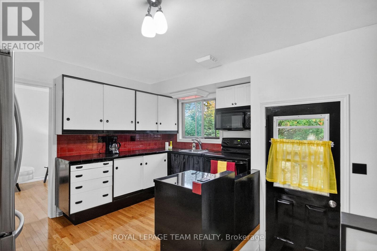 46 Quinpool Crescent, Ottawa, Ontario  K2H 6J1 - Photo 11 - X12457324