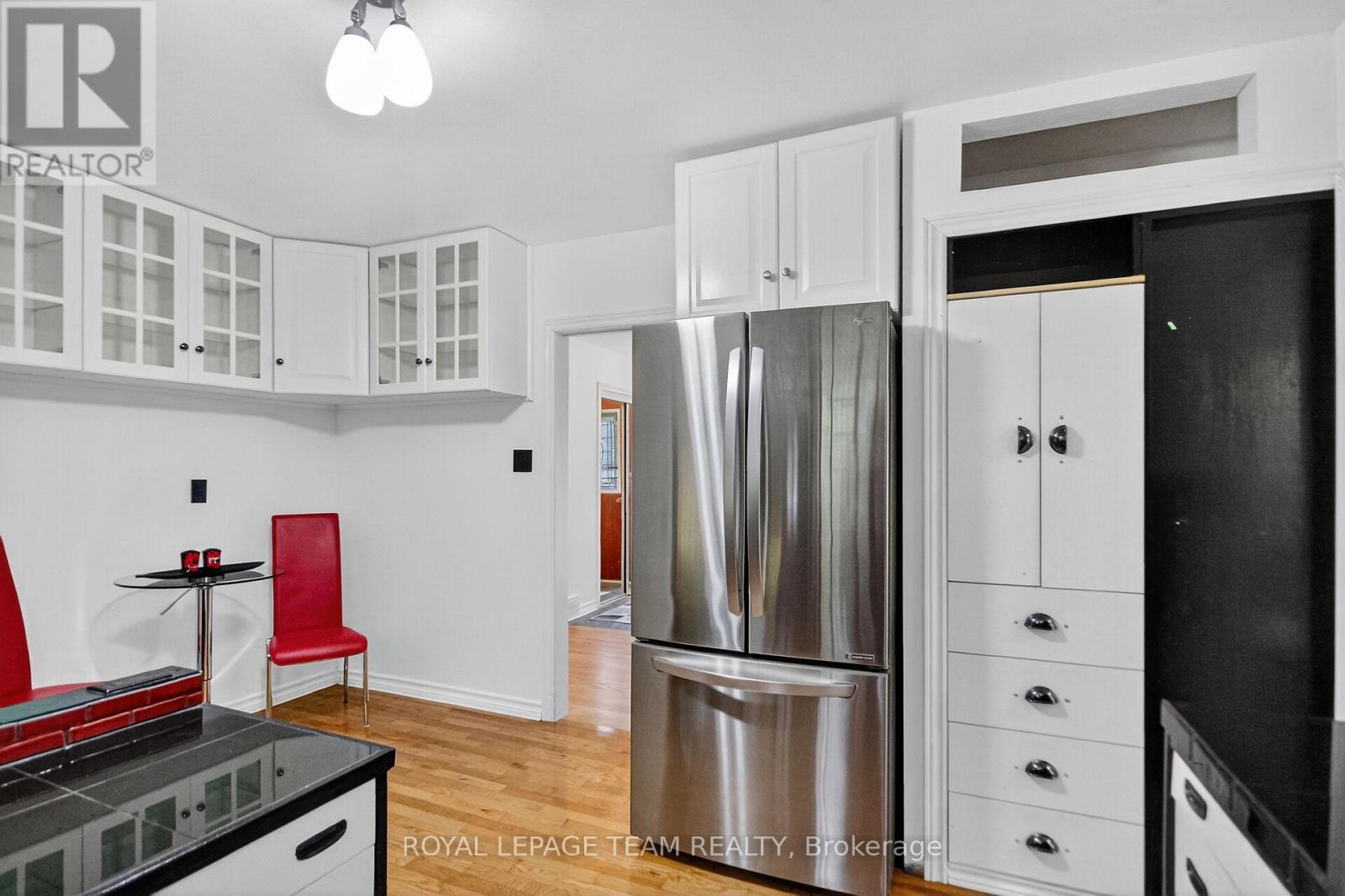 46 Quinpool Crescent, Ottawa, Ontario  K2H 6J1 - Photo 12 - X12457324