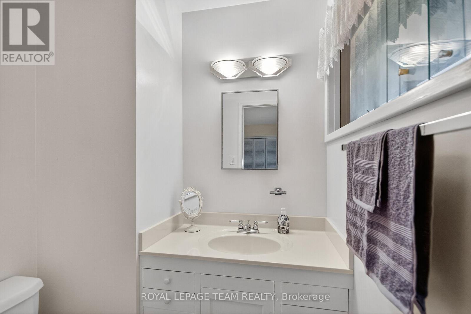 46 Quinpool Crescent, Ottawa, Ontario  K2H 6J1 - Photo 16 - X12457324