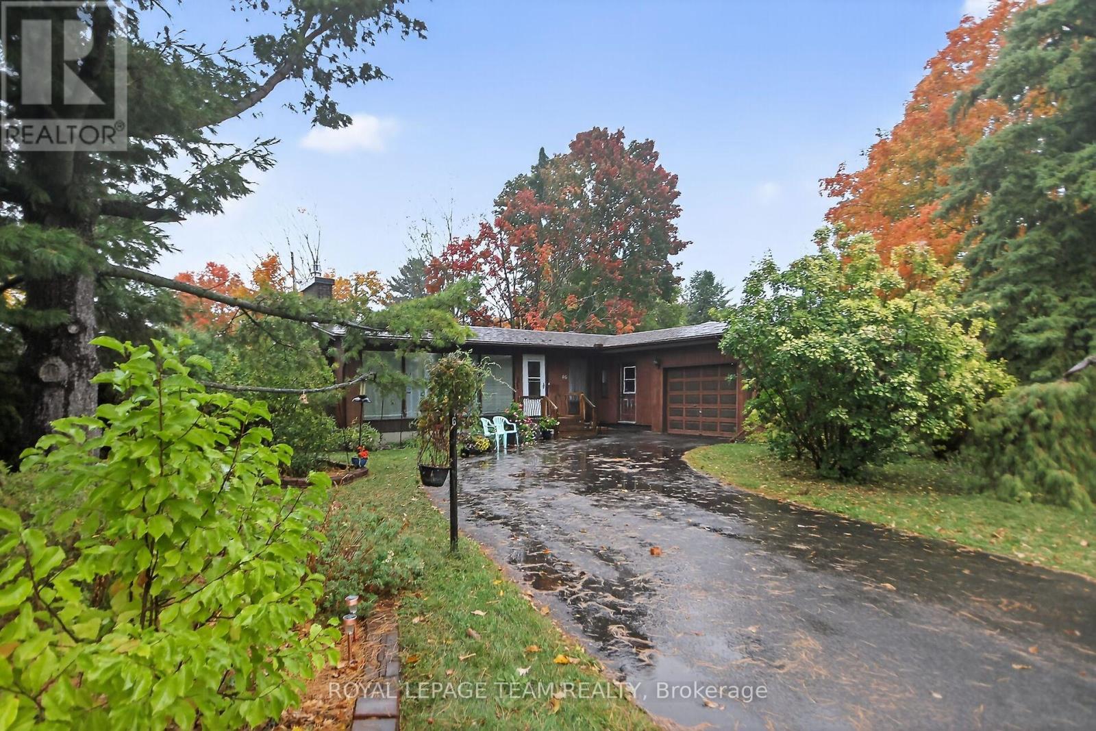 46 Quinpool Crescent, Ottawa, Ontario  K2H 6J1 - Photo 2 - X12457324