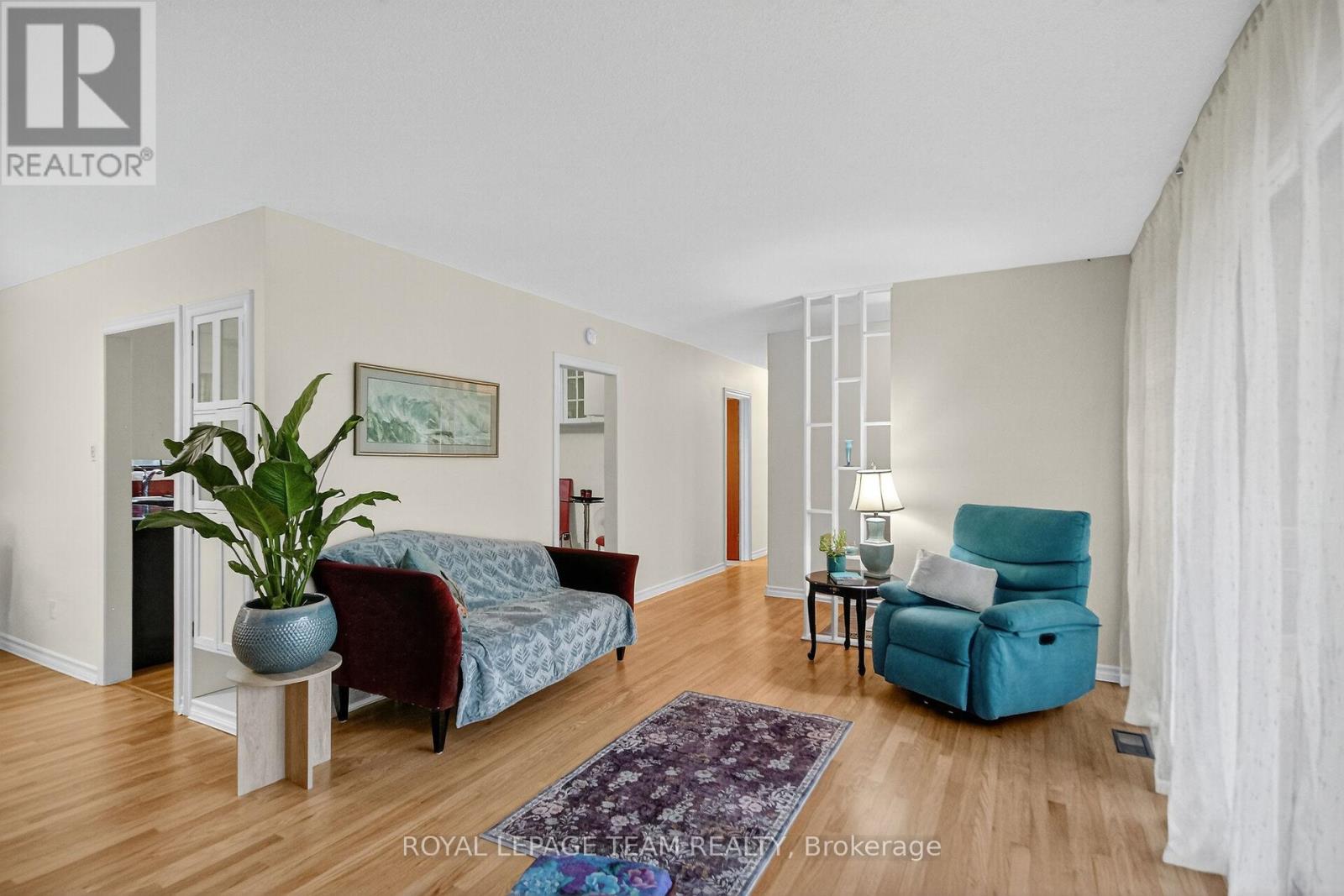 46 Quinpool Crescent, Ottawa, Ontario  K2H 6J1 - Photo 6 - X12457324