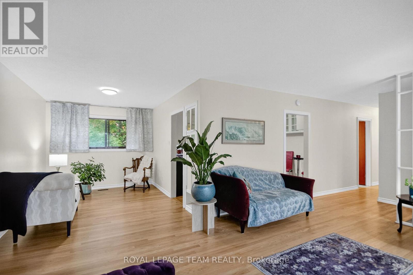46 Quinpool Crescent, Ottawa, Ontario  K2H 6J1 - Photo 7 - X12457324