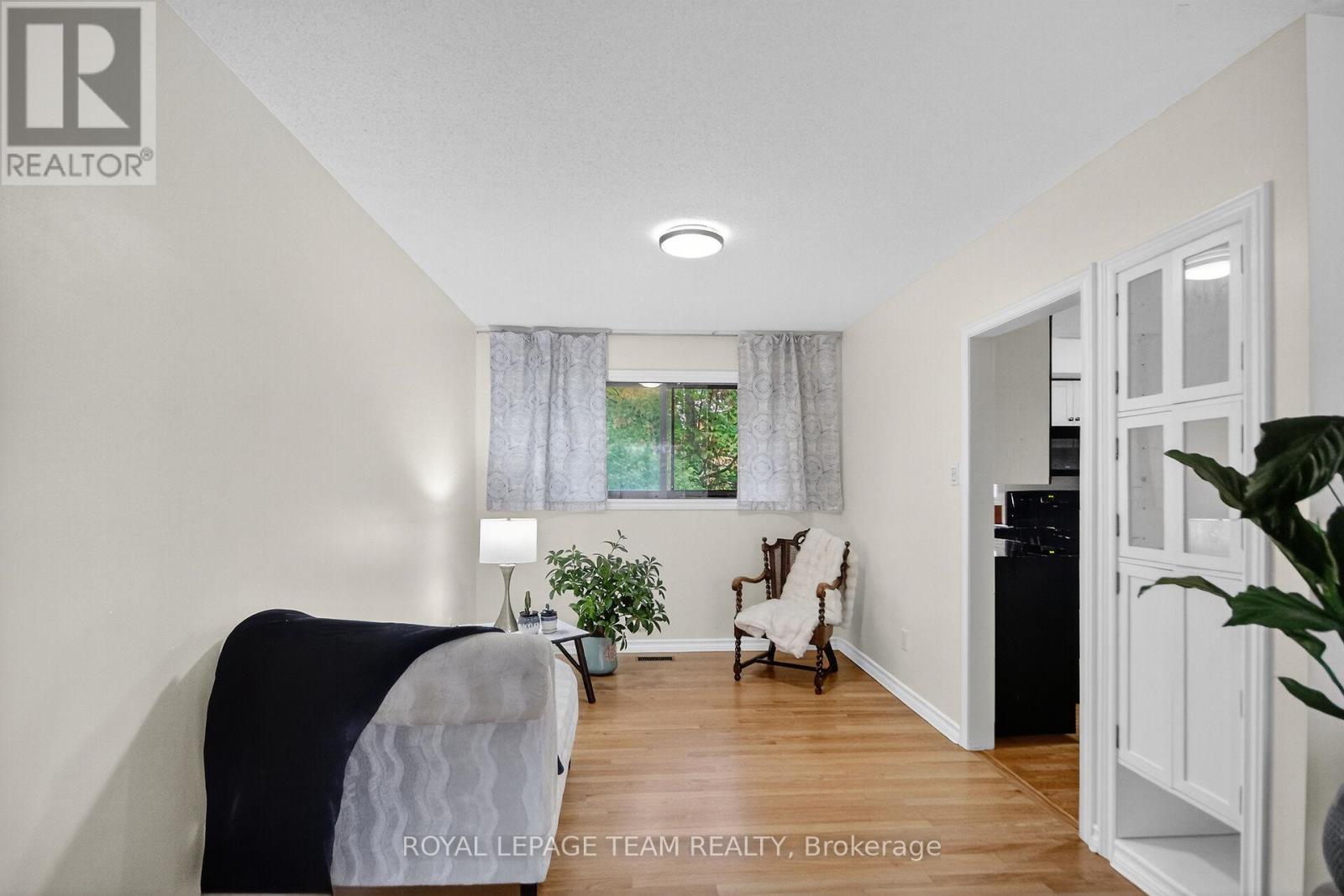 46 Quinpool Crescent, Ottawa, Ontario  K2H 6J1 - Photo 8 - X12457324