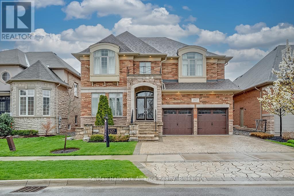 1527 Arrowhead Road, Oakville, Ontario  L6H 7V6 - Photo 1 - W12457413