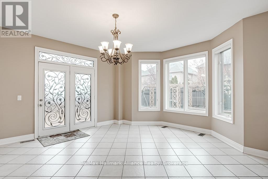1527 Arrowhead Road, Oakville, Ontario  L6H 7V6 - Photo 11 - W12457413