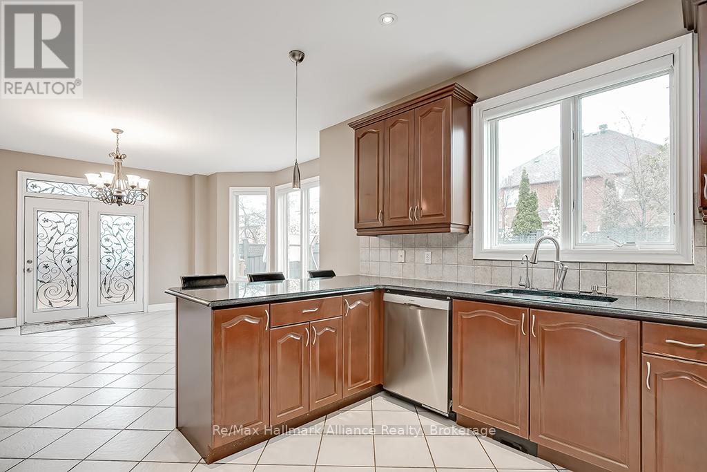 1527 Arrowhead Road, Oakville, Ontario  L6H 7V6 - Photo 12 - W12457413