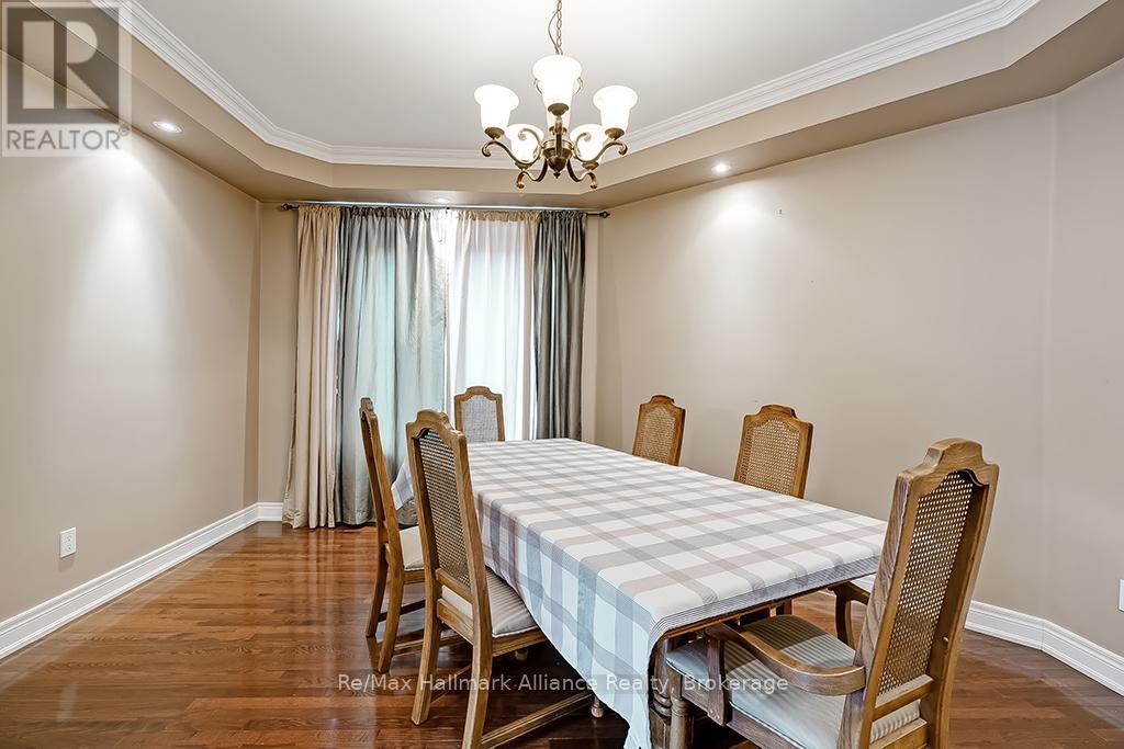 1527 Arrowhead Road, Oakville, Ontario  L6H 7V6 - Photo 13 - W12457413