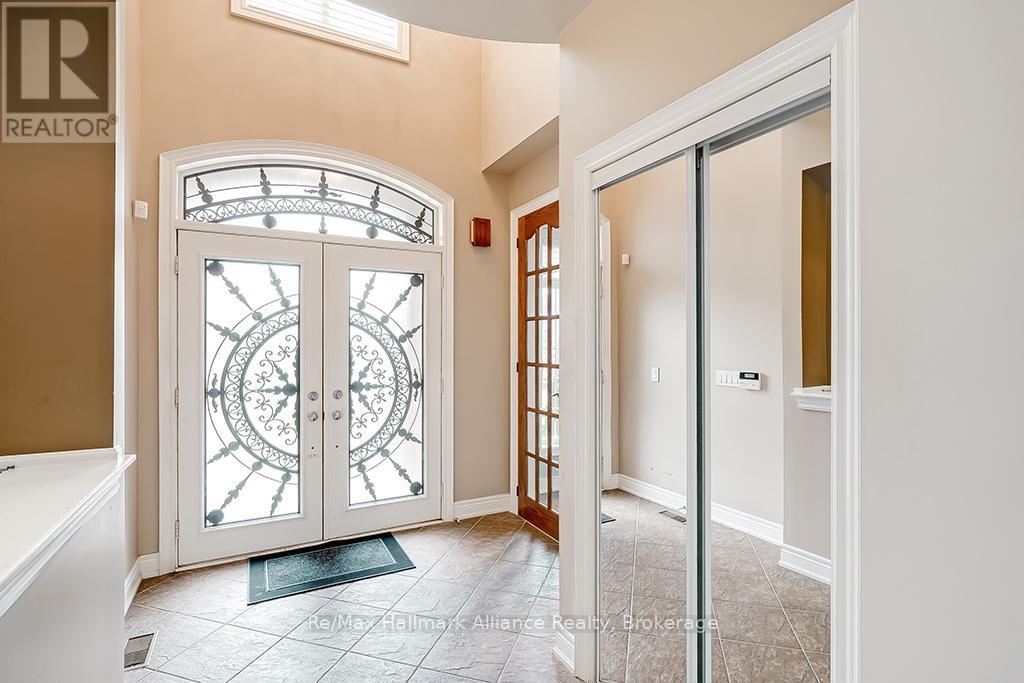 1527 Arrowhead Road, Oakville, Ontario  L6H 7V6 - Photo 2 - W12457413
