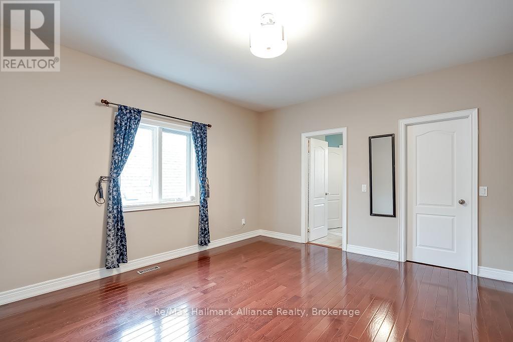 1527 Arrowhead Road, Oakville, Ontario  L6H 7V6 - Photo 22 - W12457413
