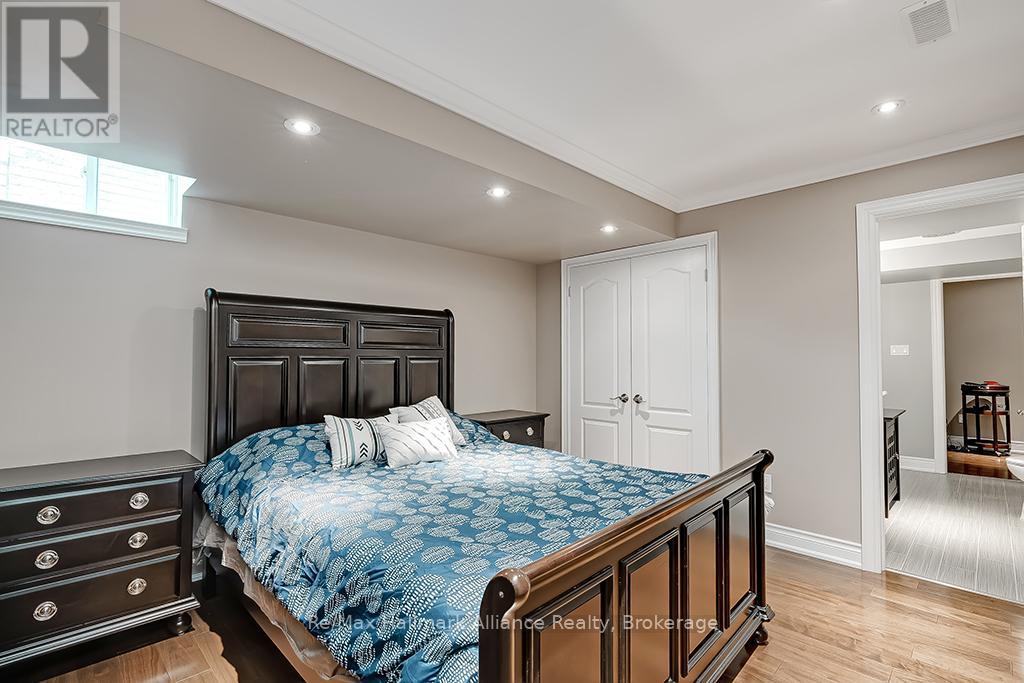 1527 Arrowhead Road, Oakville, Ontario  L6H 7V6 - Photo 29 - W12457413