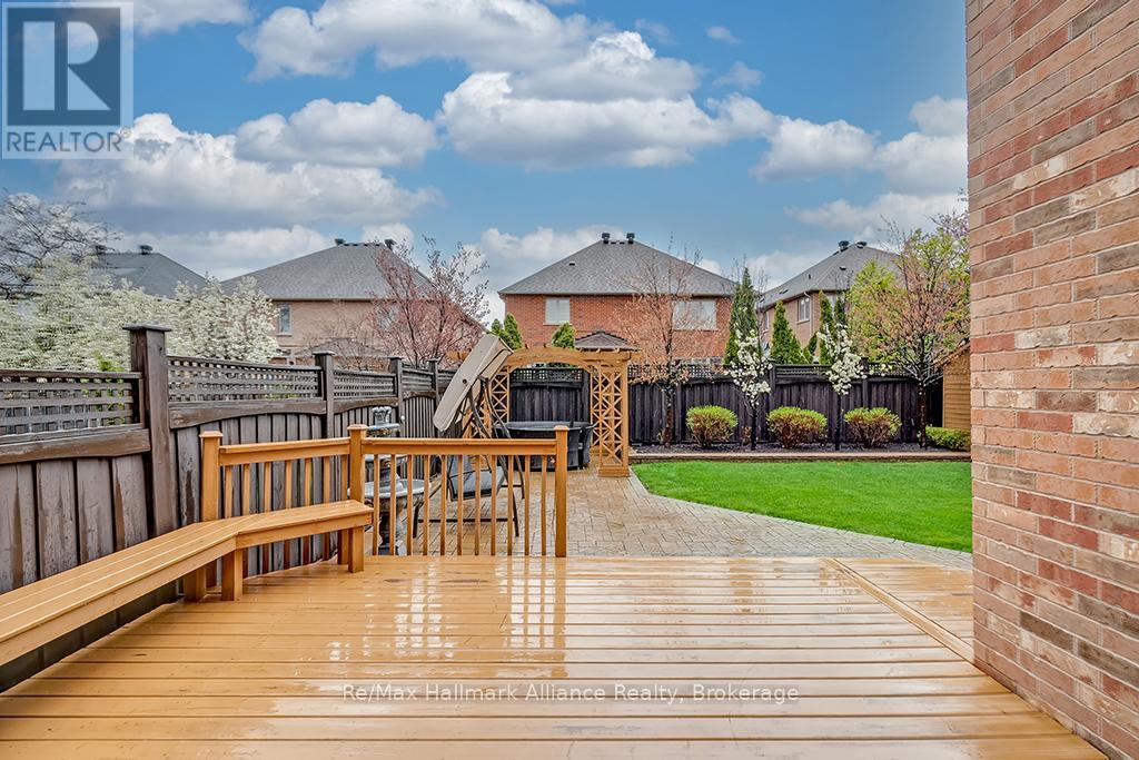 1527 Arrowhead Road, Oakville, Ontario  L6H 7V6 - Photo 33 - W12457413