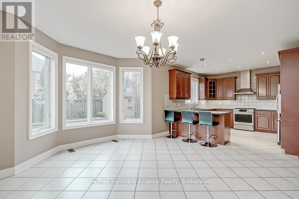 1527 Arrowhead Road, Oakville, Ontario  L6H 7V6 - Photo 9 - W12457413