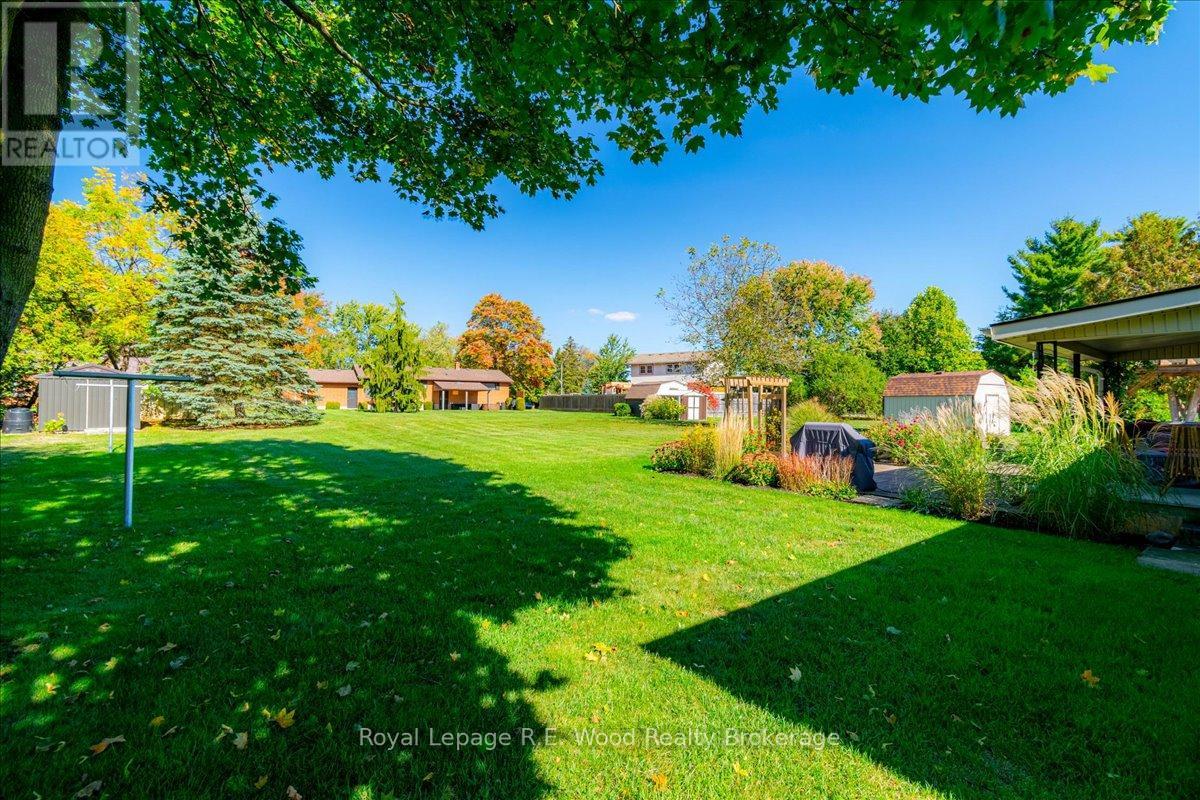 49 Dereham Drive, Tillsonburg, Ontario  N4G 2B1 - Photo 10 - X12457427