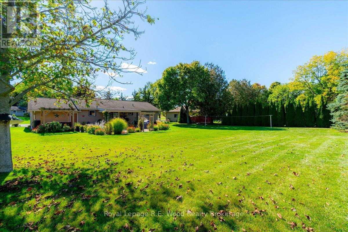 49 Dereham Drive, Tillsonburg, Ontario  N4G 2B1 - Photo 12 - X12457427