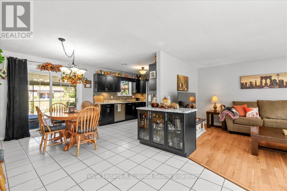 49 Dereham Drive, Tillsonburg, Ontario  N4G 2B1 - Photo 14 - X12457427