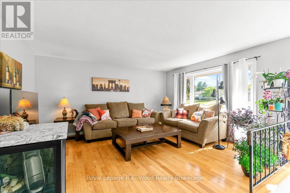49 Dereham Drive, Tillsonburg, Ontario  N4G 2B1 - Photo 15 - X12457427
