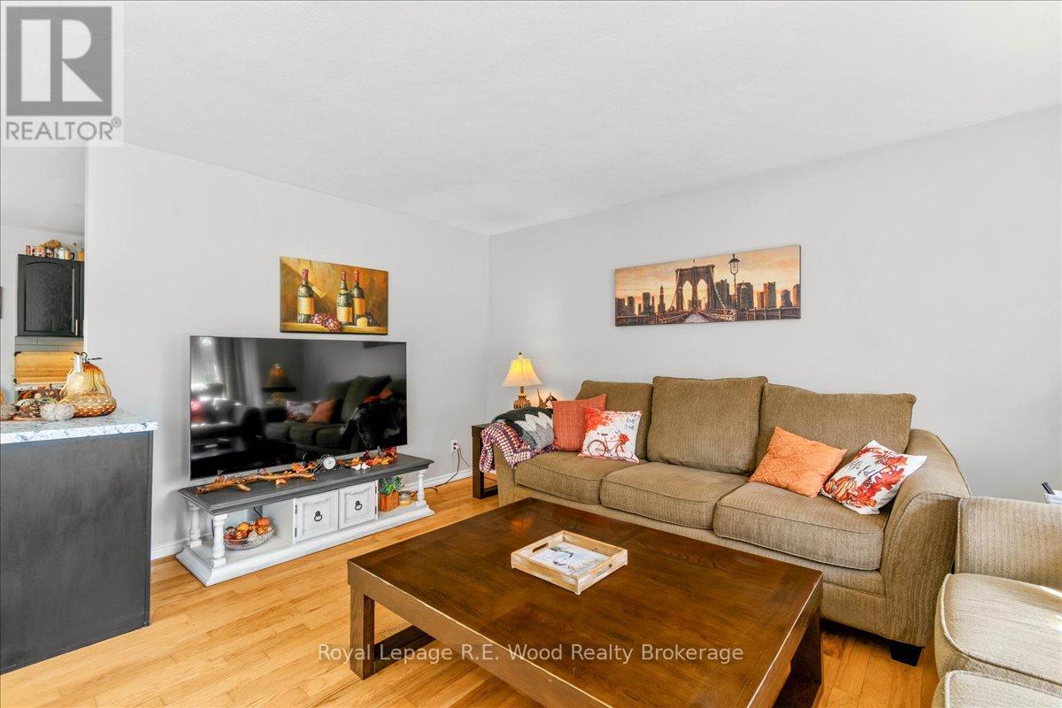 49 Dereham Drive, Tillsonburg, Ontario  N4G 2B1 - Photo 16 - X12457427