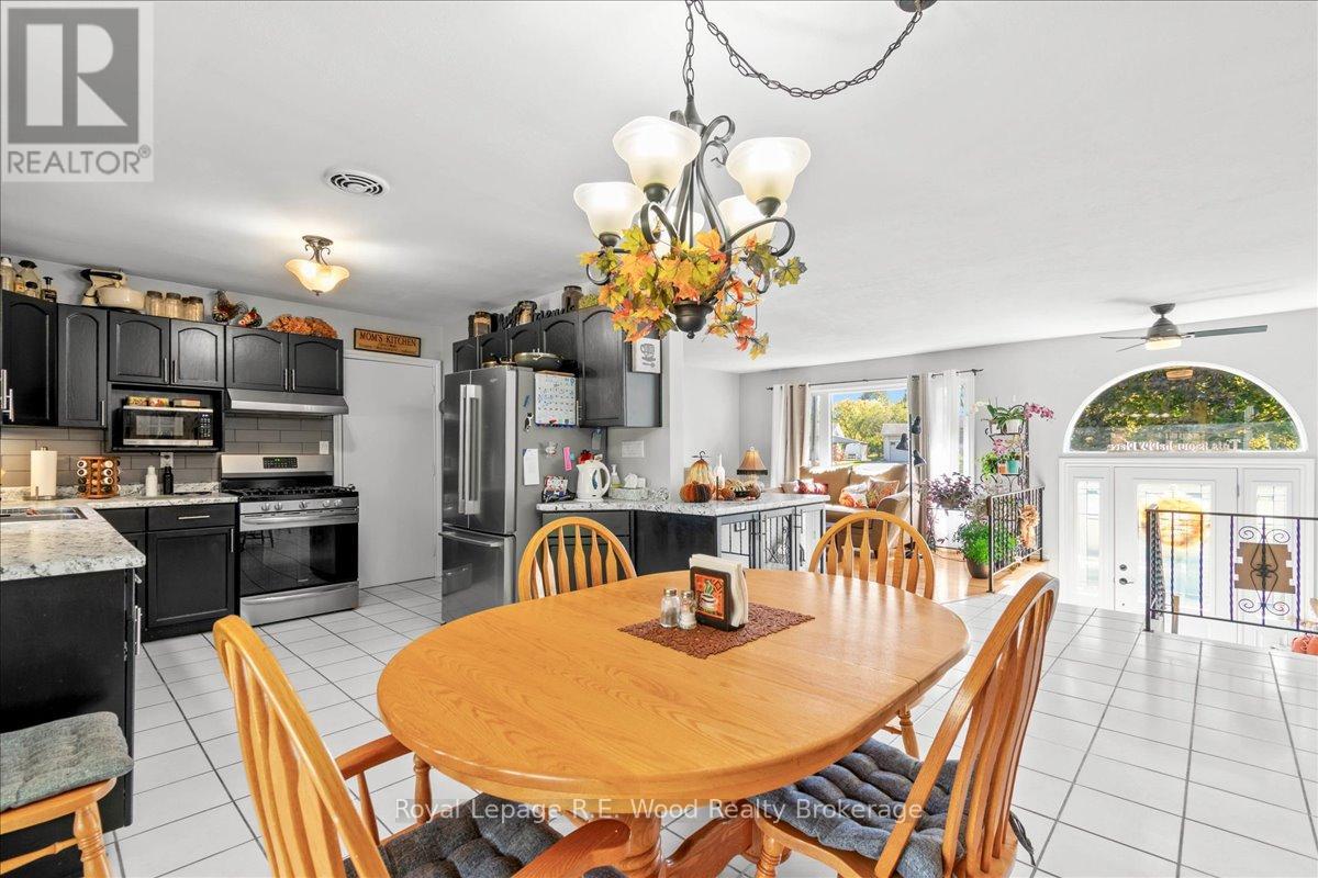 49 Dereham Drive, Tillsonburg, Ontario  N4G 2B1 - Photo 18 - X12457427
