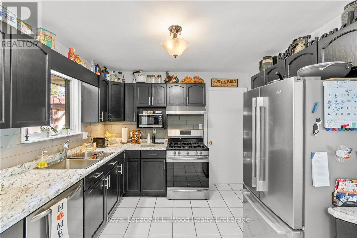 49 Dereham Drive, Tillsonburg, Ontario  N4G 2B1 - Photo 20 - X12457427