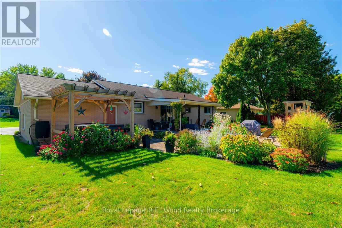 49 Dereham Drive, Tillsonburg, Ontario  N4G 2B1 - Photo 4 - X12457427