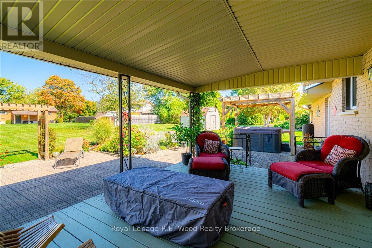 49 Dereham Drive, Tillsonburg, Ontario  N4G 2B1 - Photo 7 - X12457427