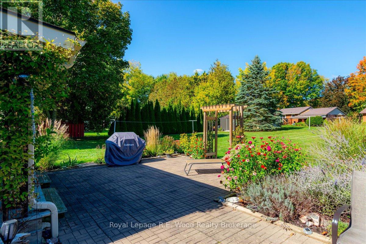 49 Dereham Drive, Tillsonburg, Ontario  N4G 2B1 - Photo 9 - X12457427