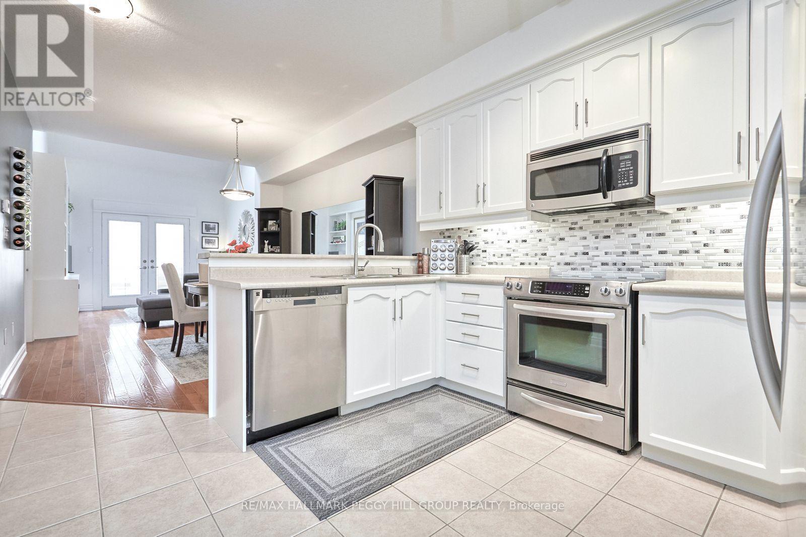 11 - 125 Huronia Road, Barrie, Ontario  L4N 4G1 - Photo 3 - S12455165