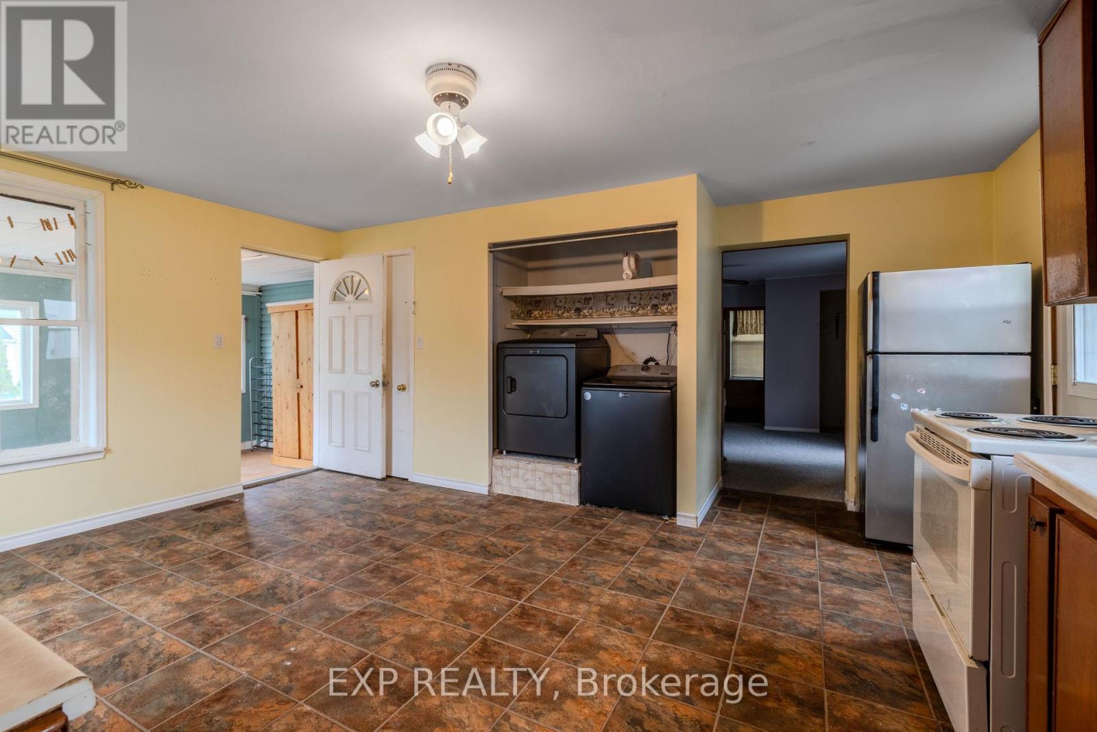 12 Ash Street, South Stormont, Ontario  K0C 1Y0 - Photo 10 - X12457417