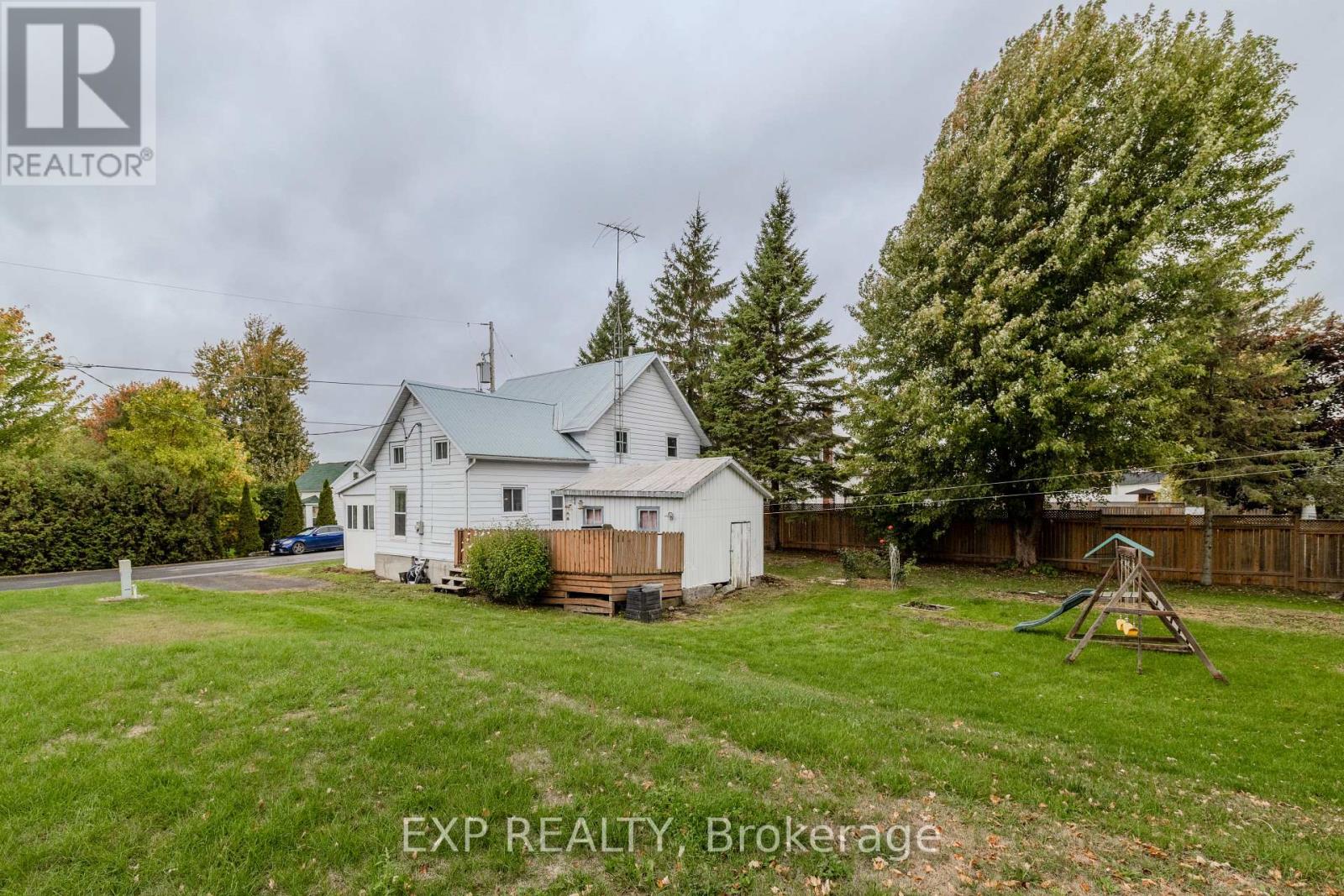 12 Ash Street, South Stormont, Ontario  K0C 1Y0 - Photo 8 - X12457417