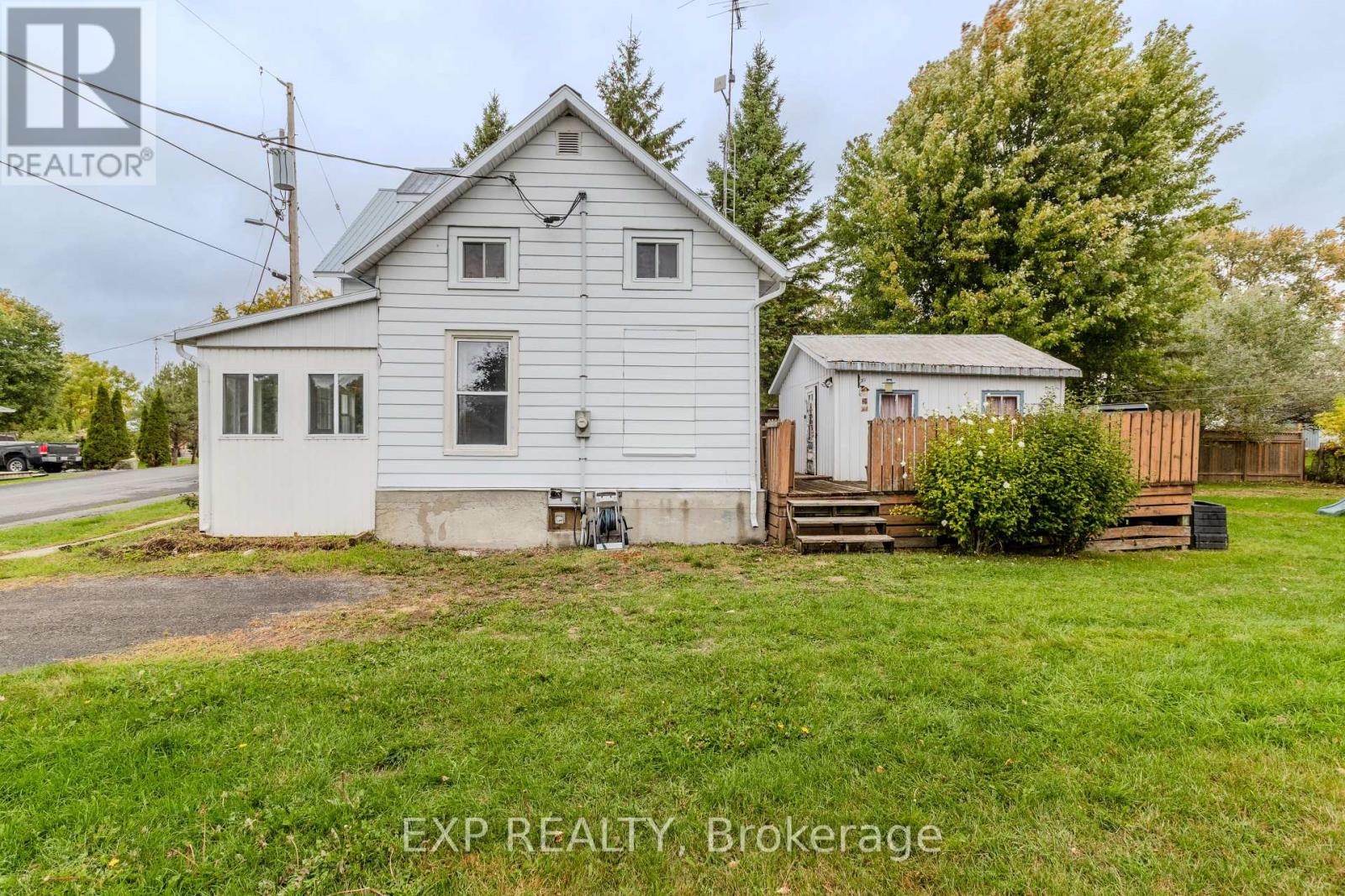 12 Ash Street, South Stormont, Ontario  K0C 1Y0 - Photo 3 - X12457417