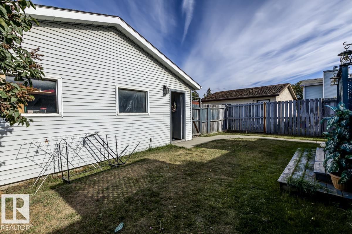 1187 Lakewood Rd N Nw, Edmonton, Alberta  T6K 4C6 - Photo 3 - E4461731